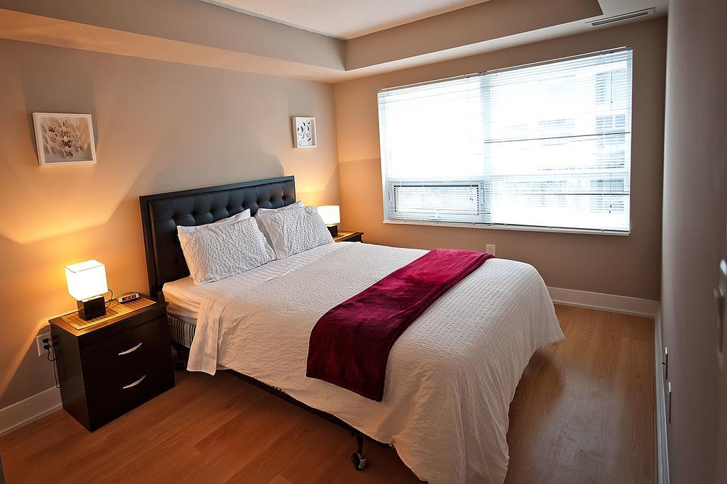 Red Maple Suites - Blue Jays Way 多伦多 外观 照片